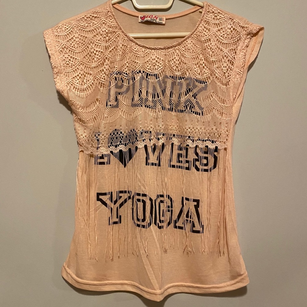Lace and fringe T-shirt ‘PINK LOVES YOGA’